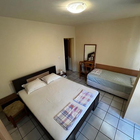 Hotel Dvete Brezi Burgas Esterno foto