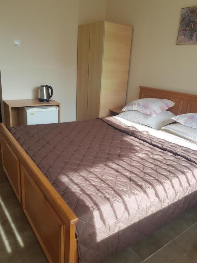 Hotel Dvete Brezi Burgas Esterno foto