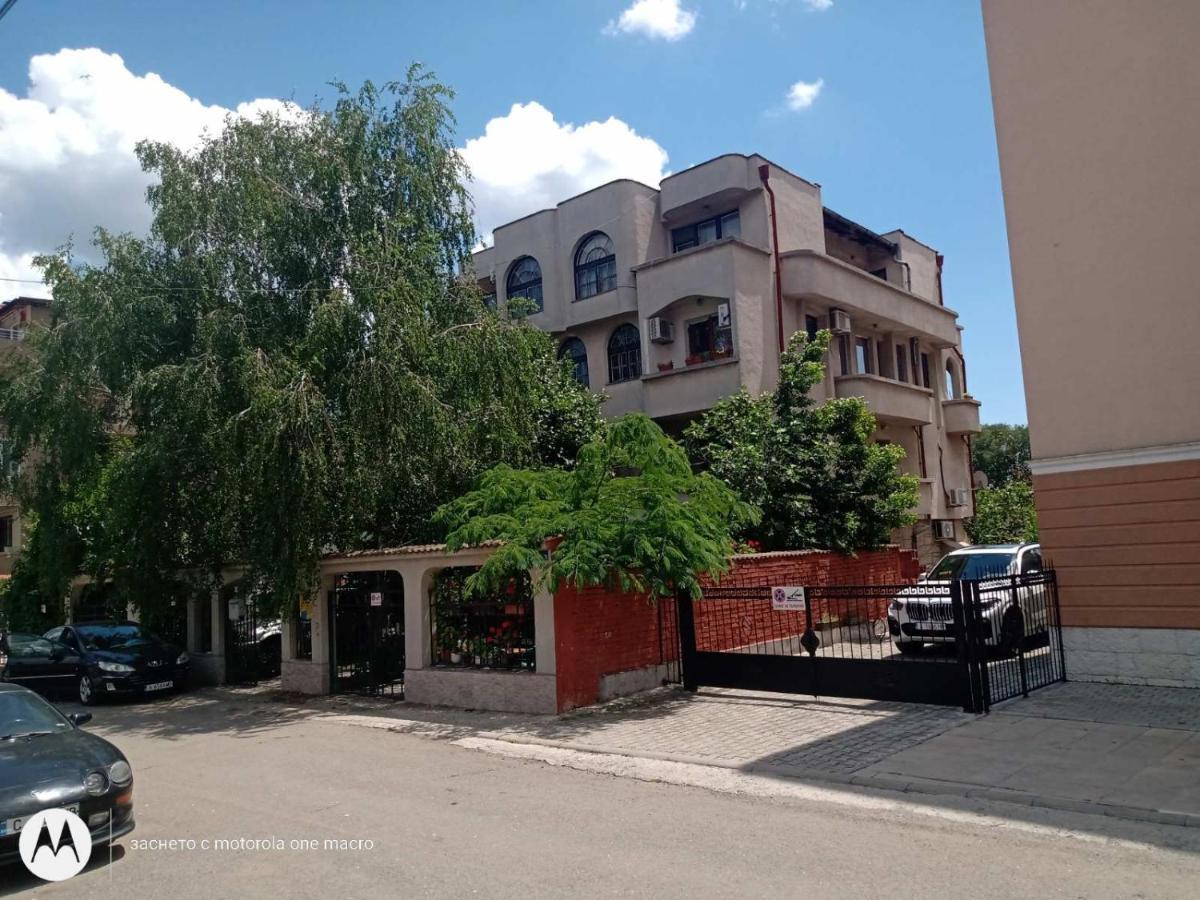 Hotel Dvete Brezi Burgas Esterno foto