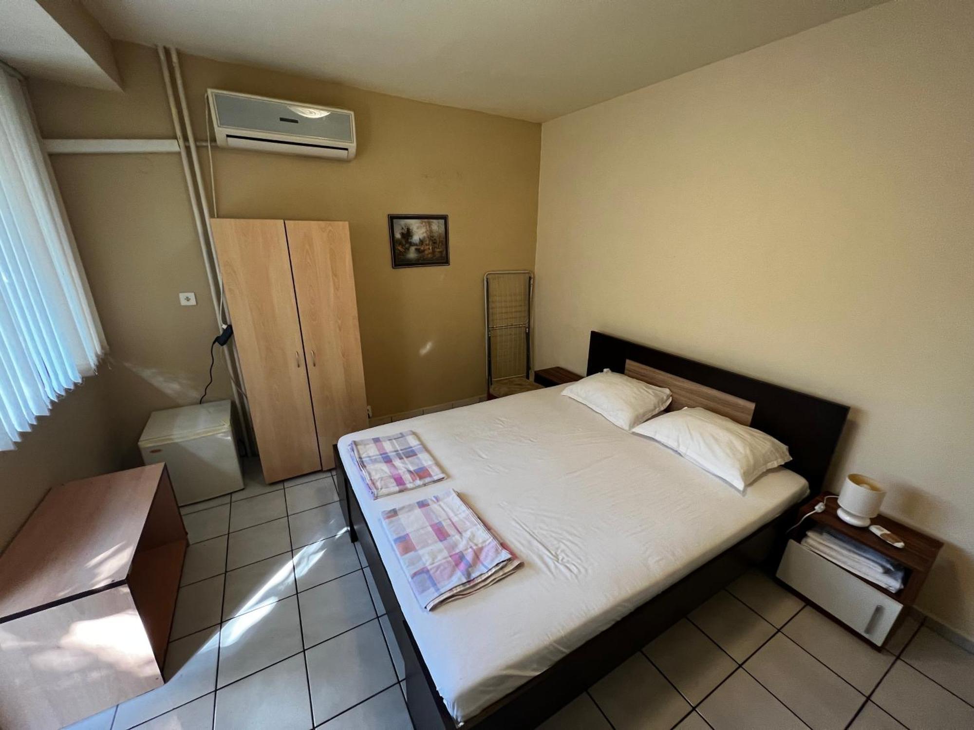 Hotel Dvete Brezi Burgas Esterno foto